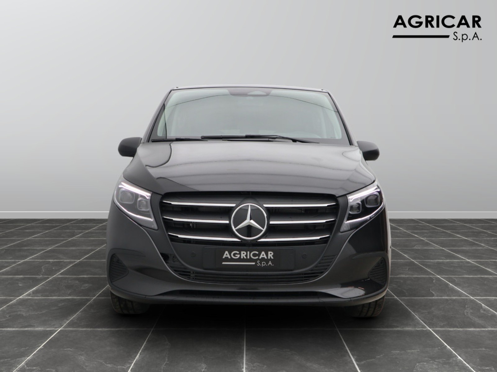 2 - Mercedes Vans Vito 114 cdi long mixto auto my20