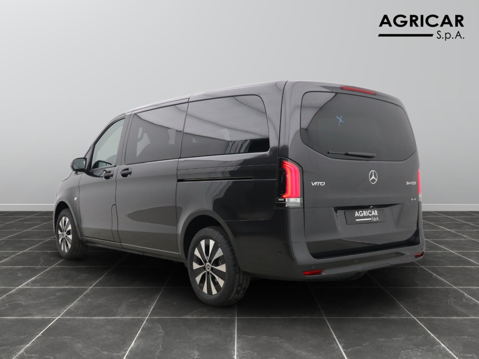 5 - Mercedes Vans Vito 114 cdi long mixto auto my20