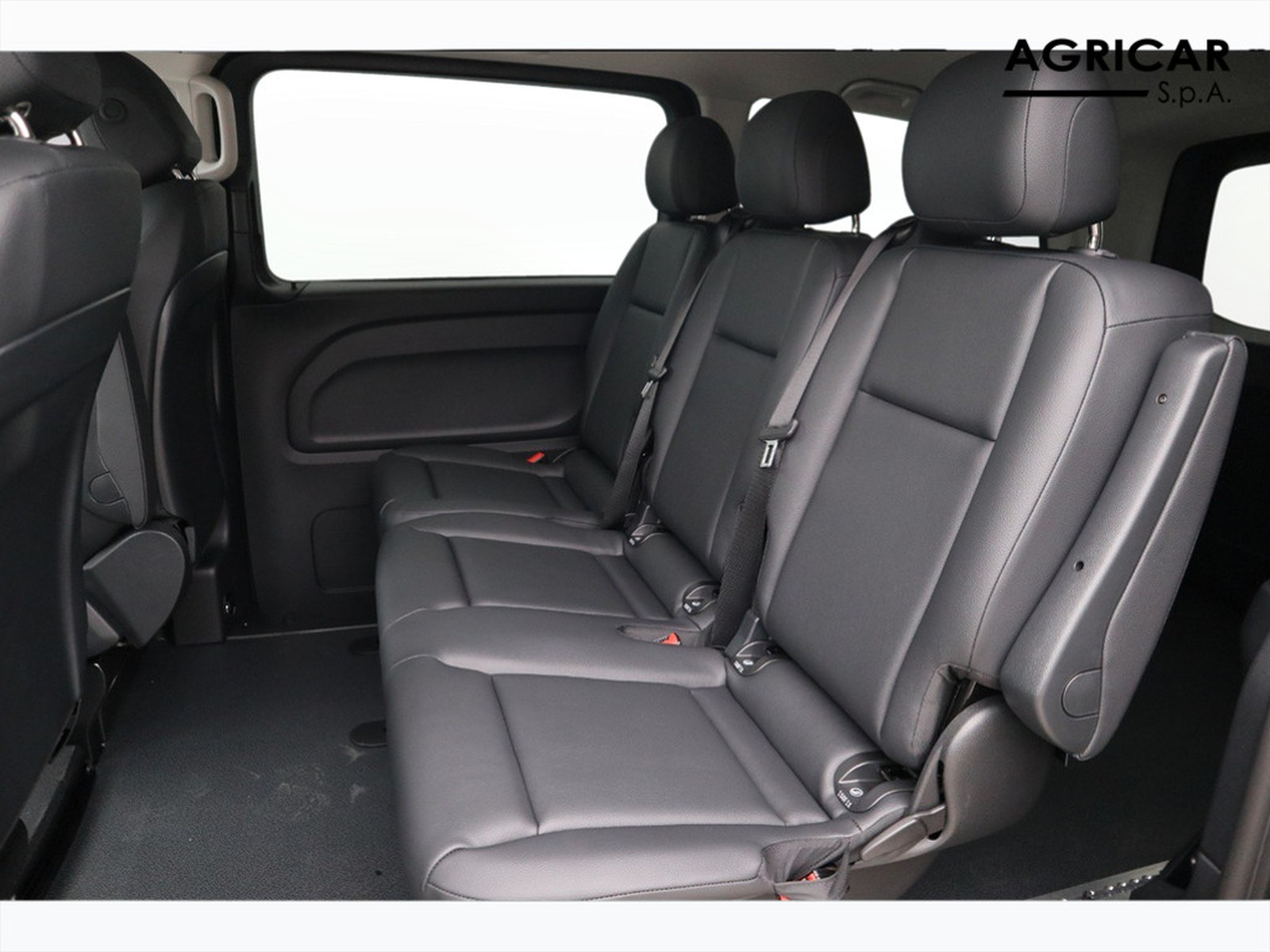 8 - Mercedes Vans Vito 114 cdi long mixto auto my20