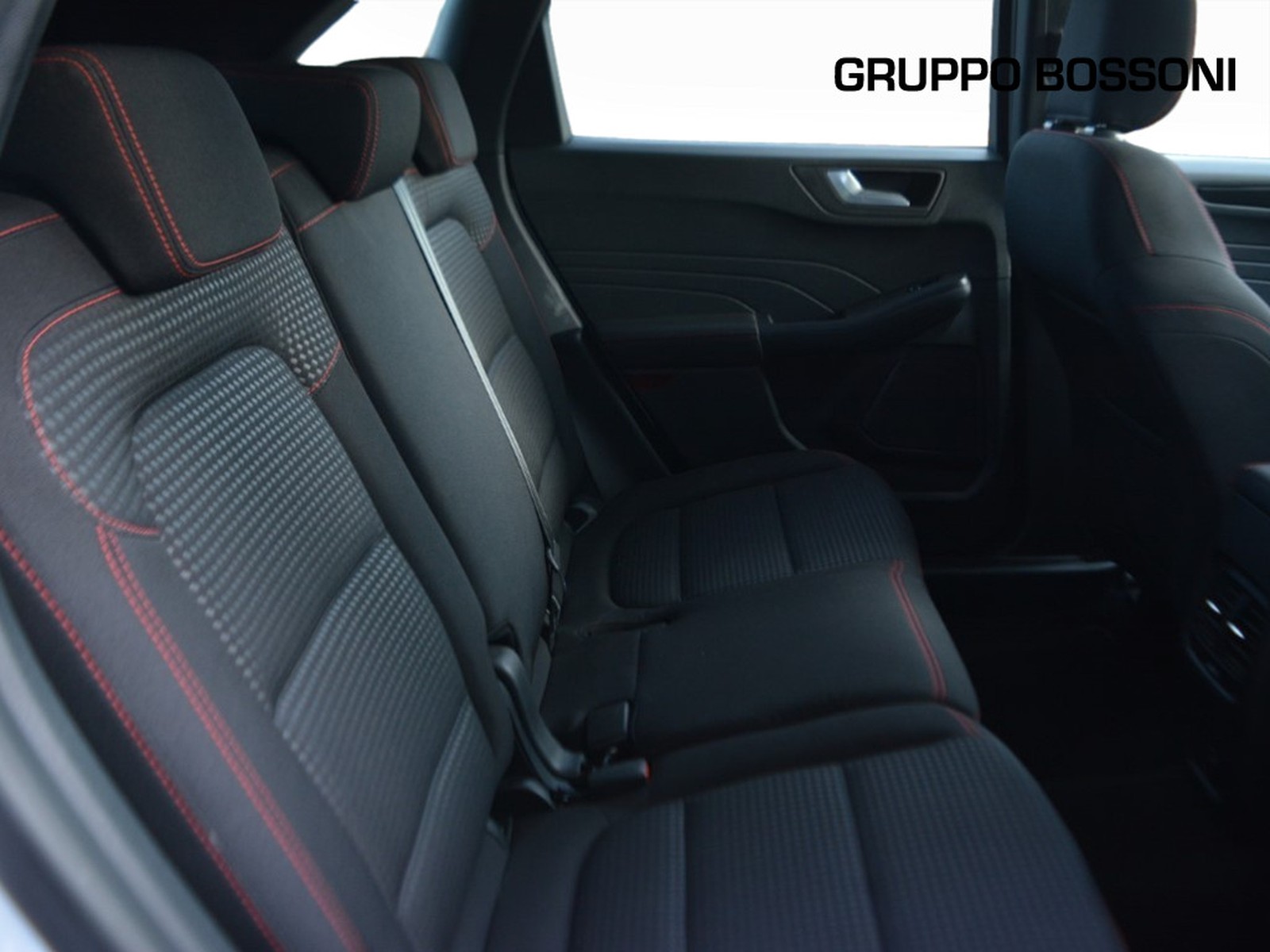 6 - Ford Kuga 1.5 ecoblue 120cv st-line 2wd auto