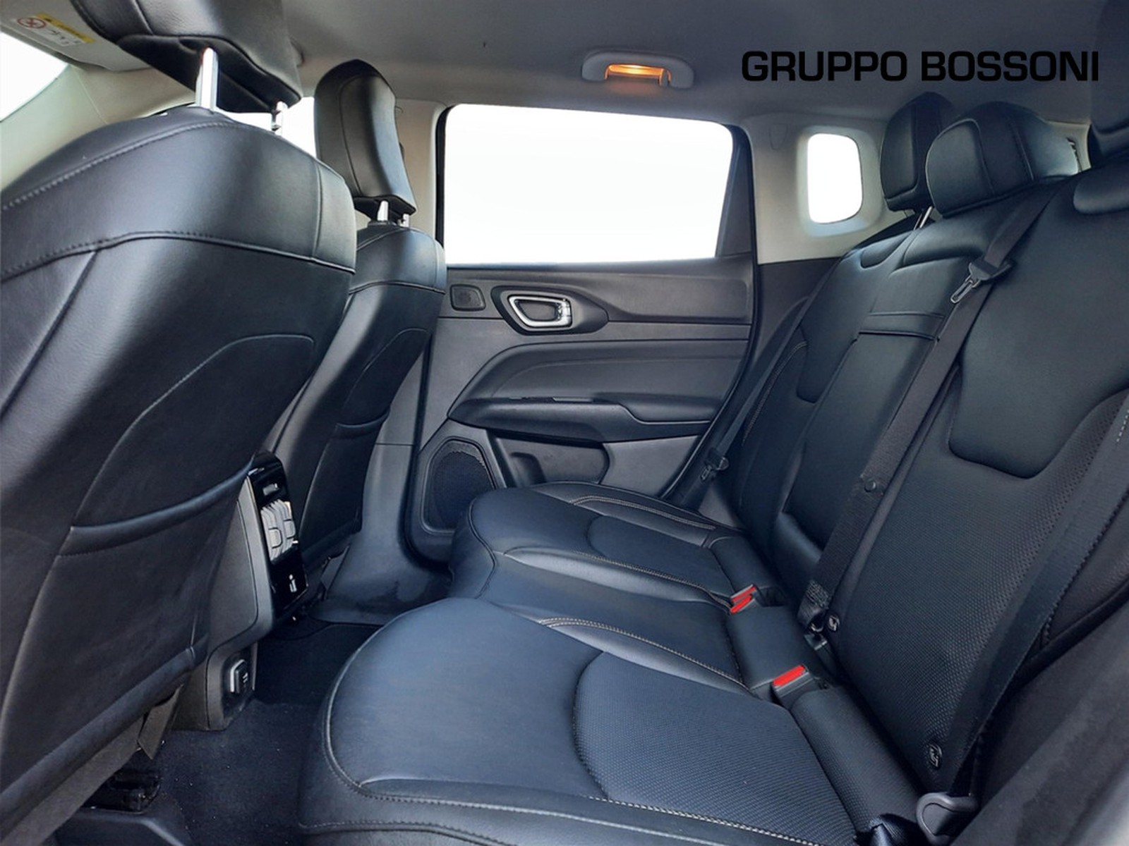 10 - Jeep Compass 1.6 multijet ii 130cv s 2wd