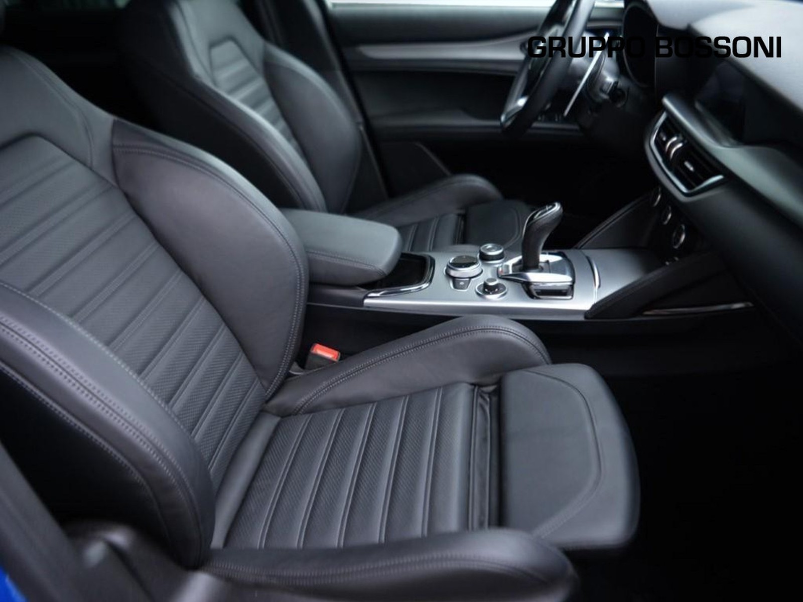 5 - Alfa Romeo Stelvio 2.2 turbo 210cv veloce q4 at8