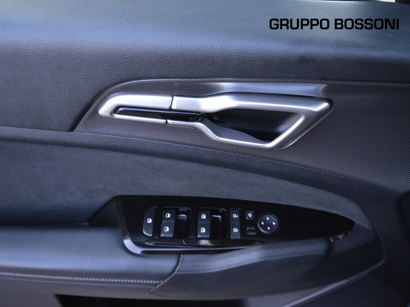 16 - Kia Sportage 1.6 t-gdi hev style at6