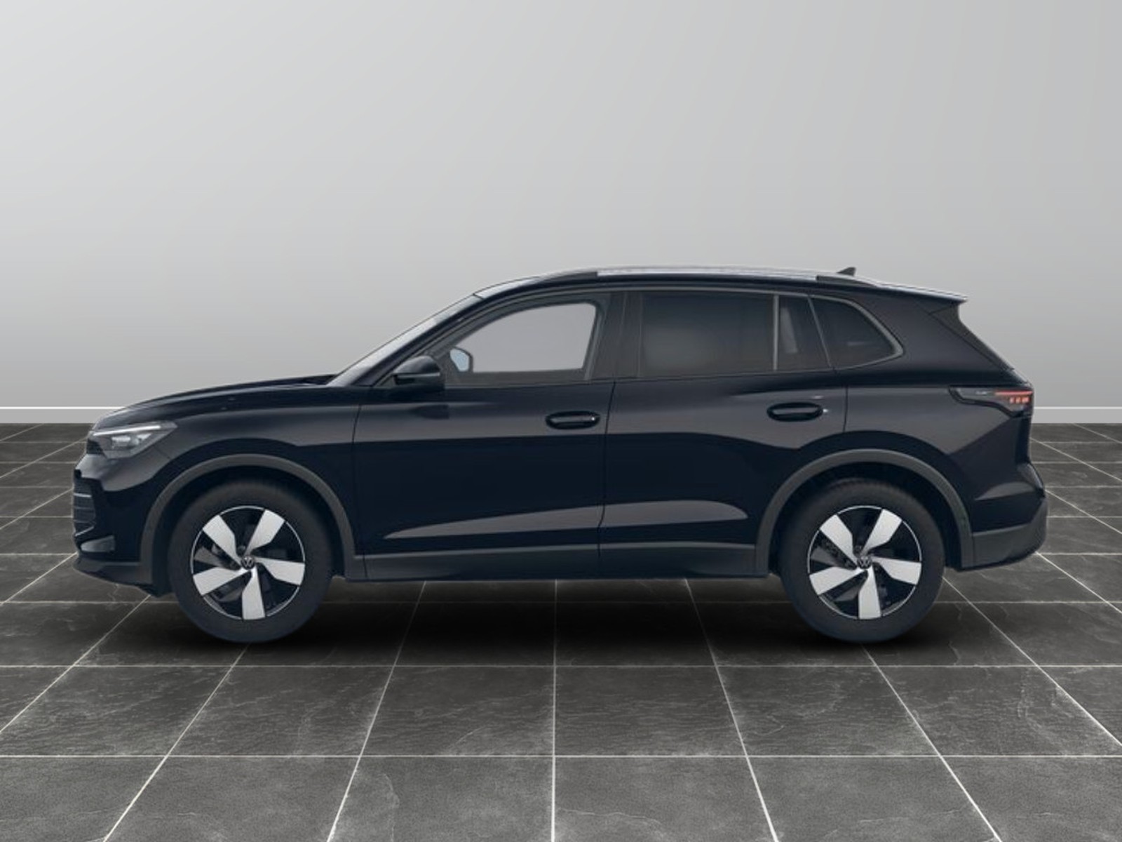 2 - Volkswagen Tiguan 1.5 etsi act 150cv edition plus dsg