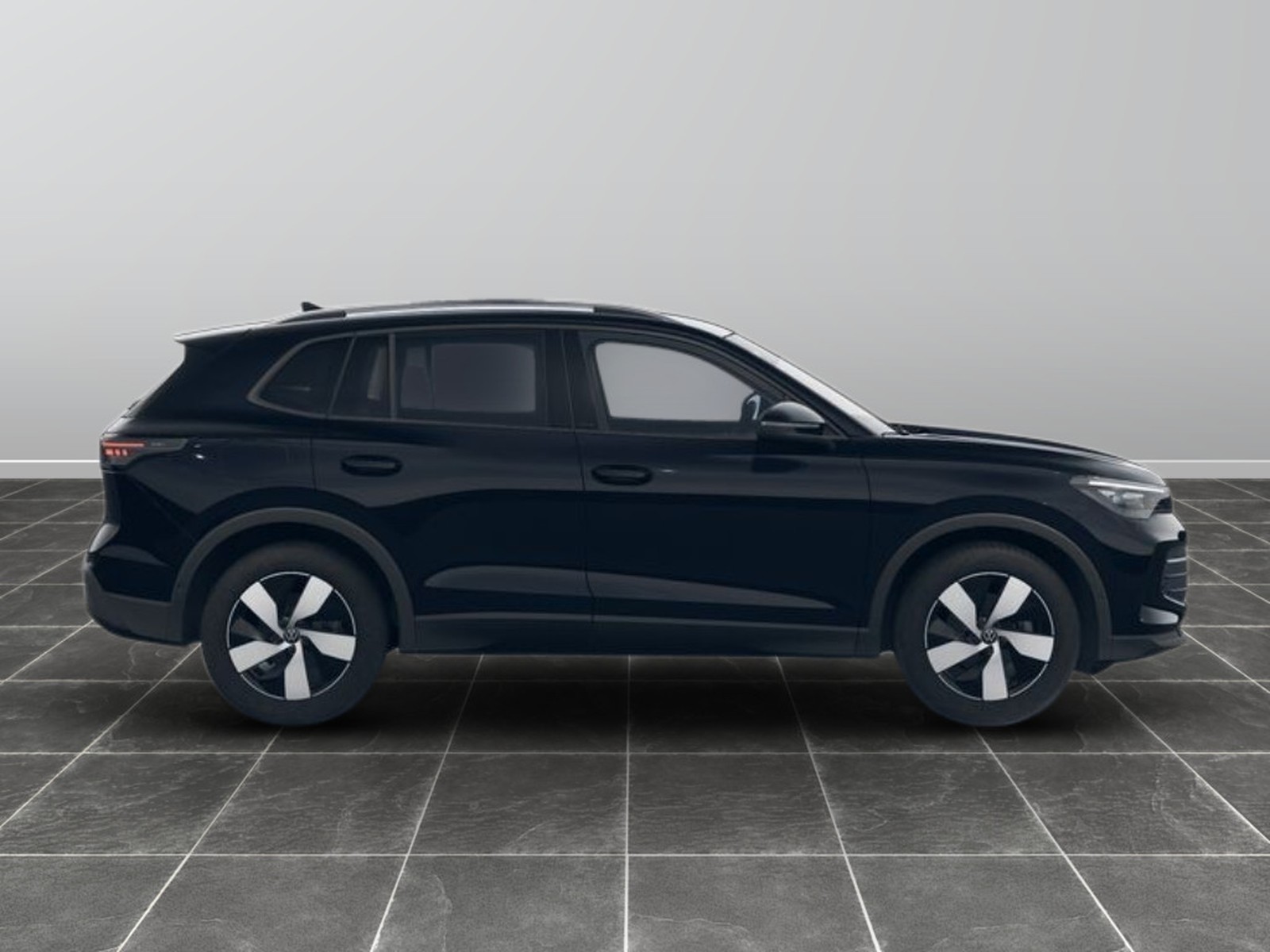 3 - Volkswagen Tiguan 1.5 etsi act 150cv edition plus dsg