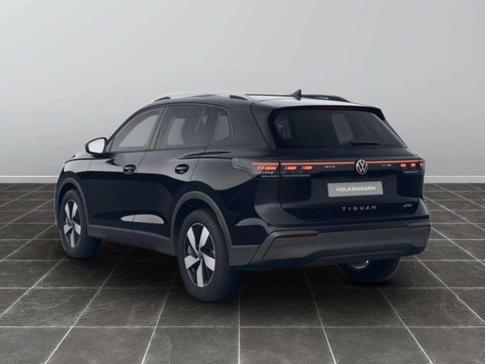 4 - Volkswagen Tiguan 1.5 etsi act 150cv edition plus dsg