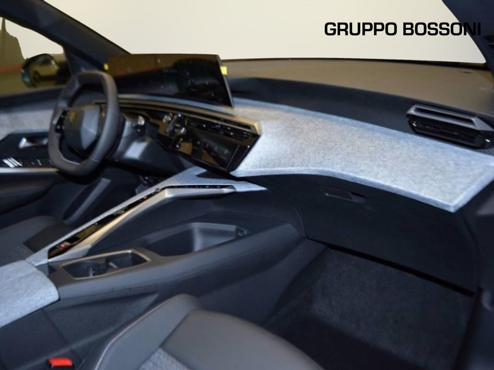 8 - Peugeot 3008 1.2 hybrid 145cv allure e-dcs6