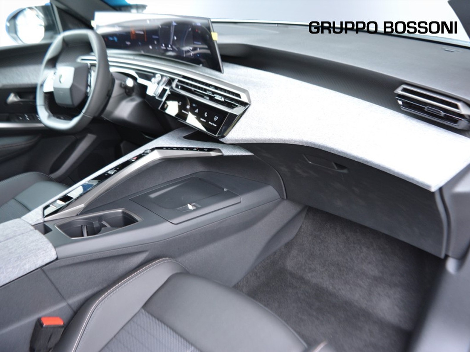 8 - Peugeot 3008 73 kwh allure 210cv