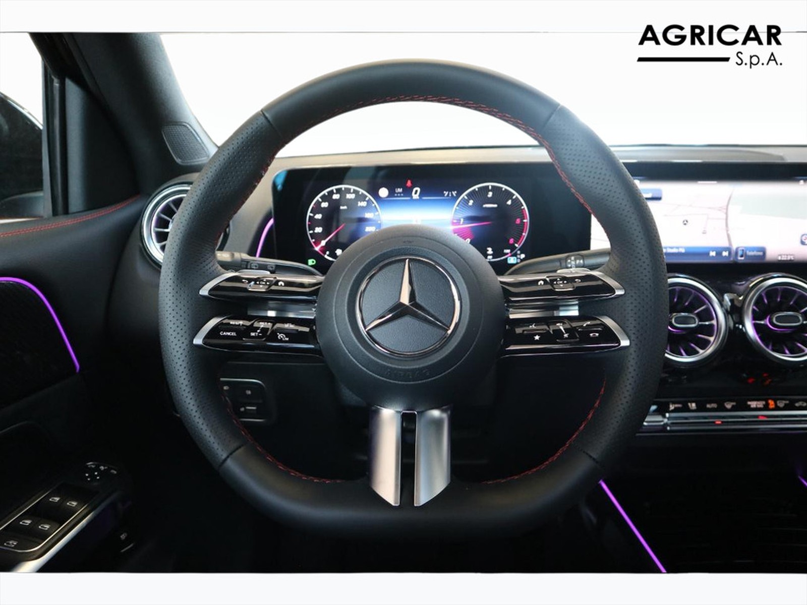 18 - Mercedes GLB 200 d amg line premium 4matic 8g-dct