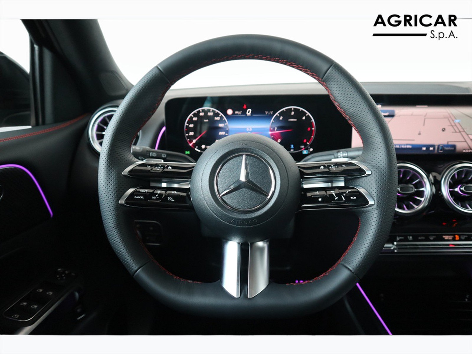17 - Mercedes GLB 200 d amg line premium 8g-dct