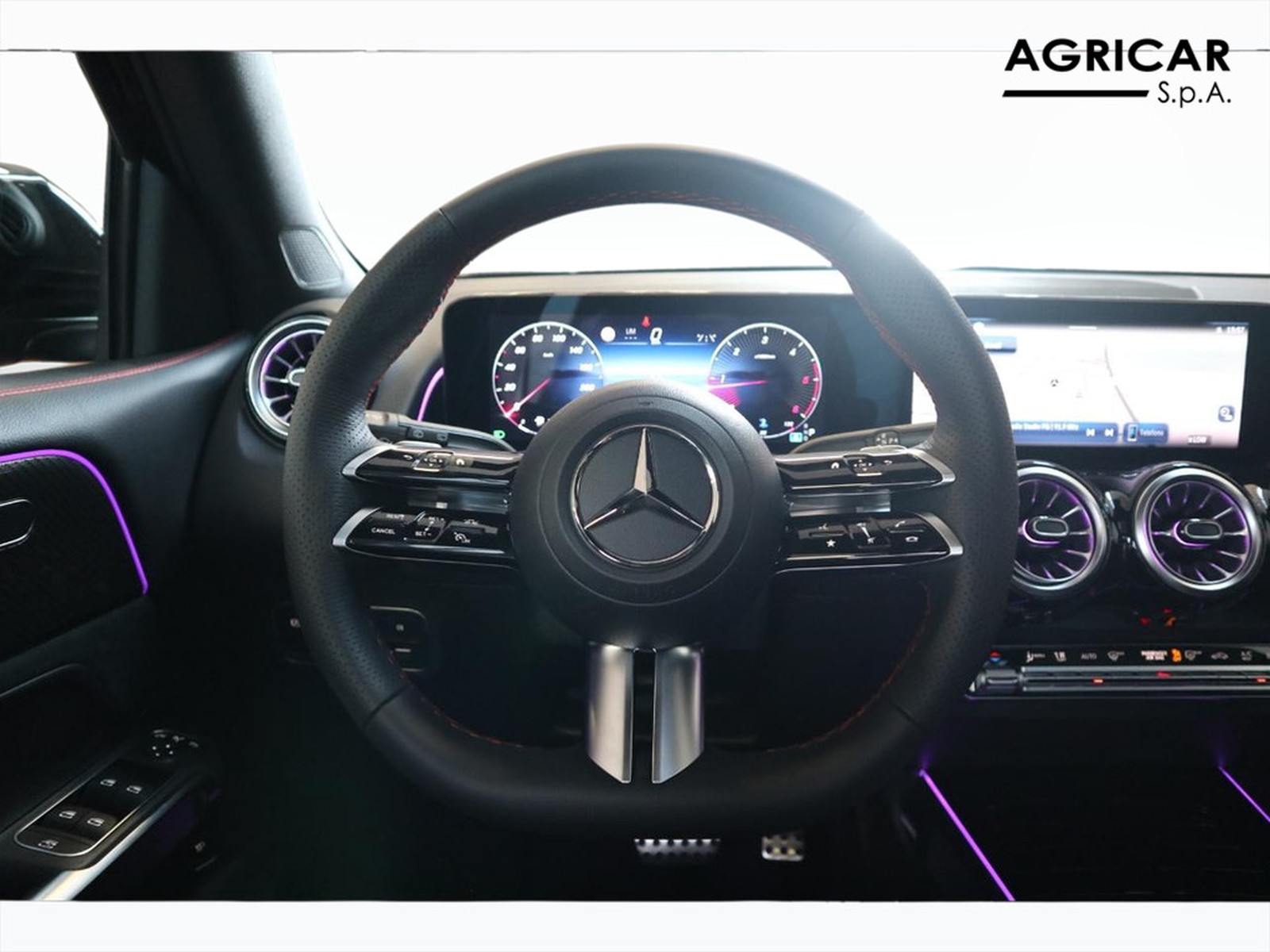 17 - Mercedes GLB 200 d amg line premium 4matic 8g-dct