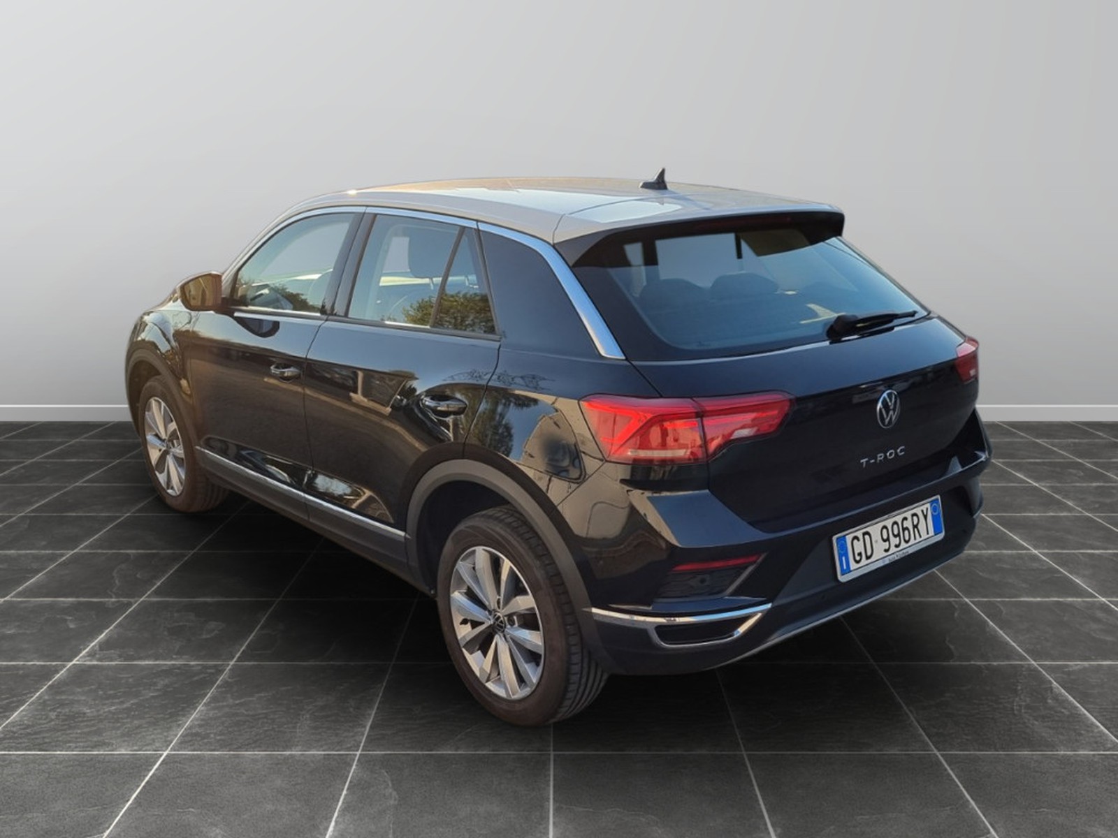 4 - Volkswagen T-Roc 1.0 tsi 110cv style