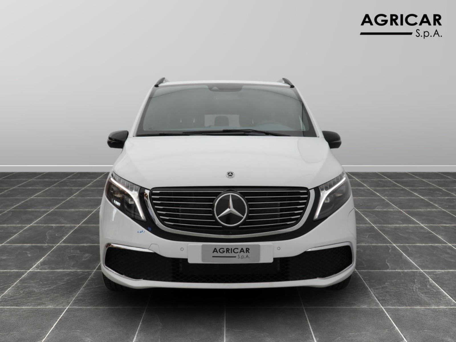 2 - Mercedes Vans EQV long 300