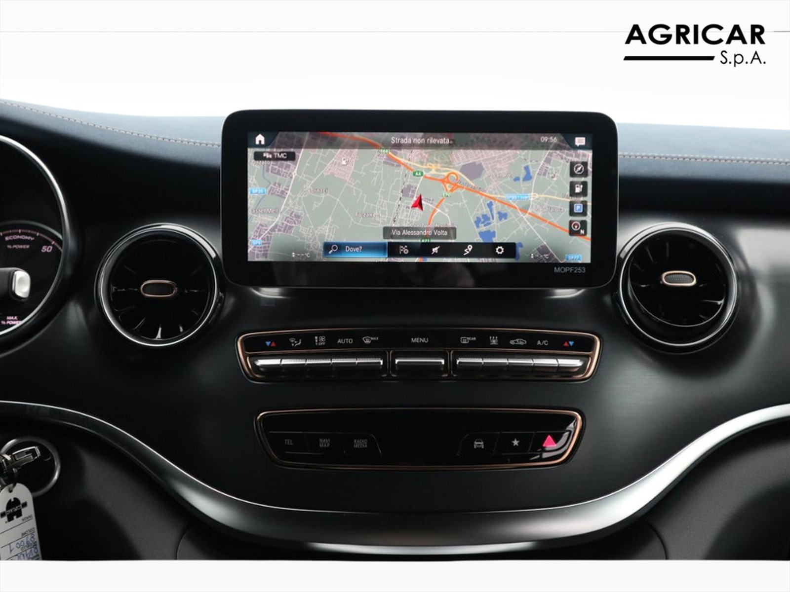 14 - Mercedes Vans EQV long 300