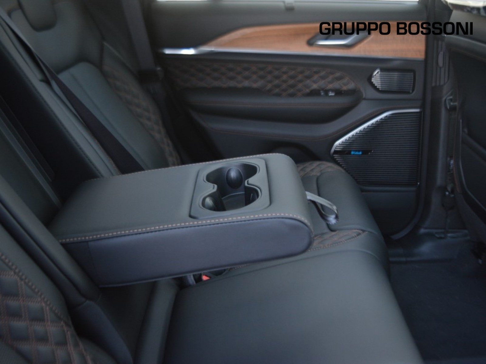 6 - Jeep Grand Cherokee 2.0 atx phev summit reserve 4xe auto