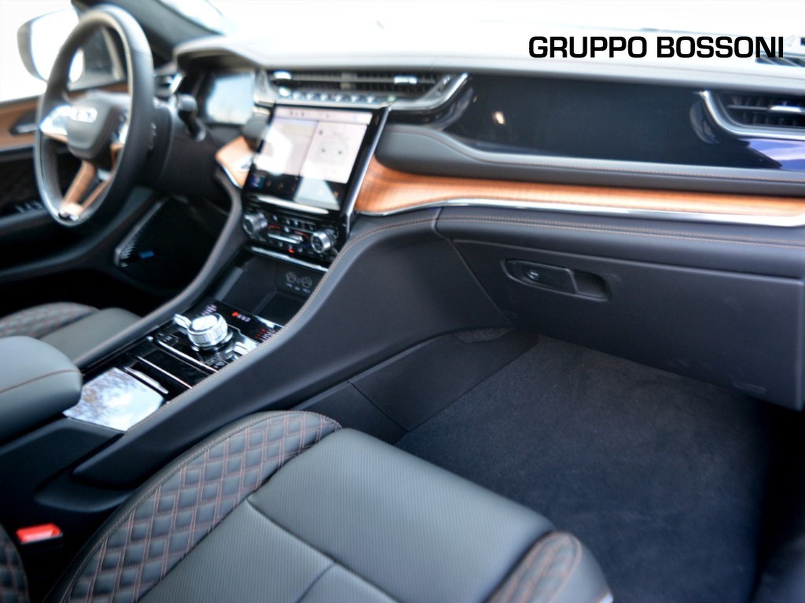 8 - Jeep Grand Cherokee 2.0 atx phev summit reserve 4xe auto