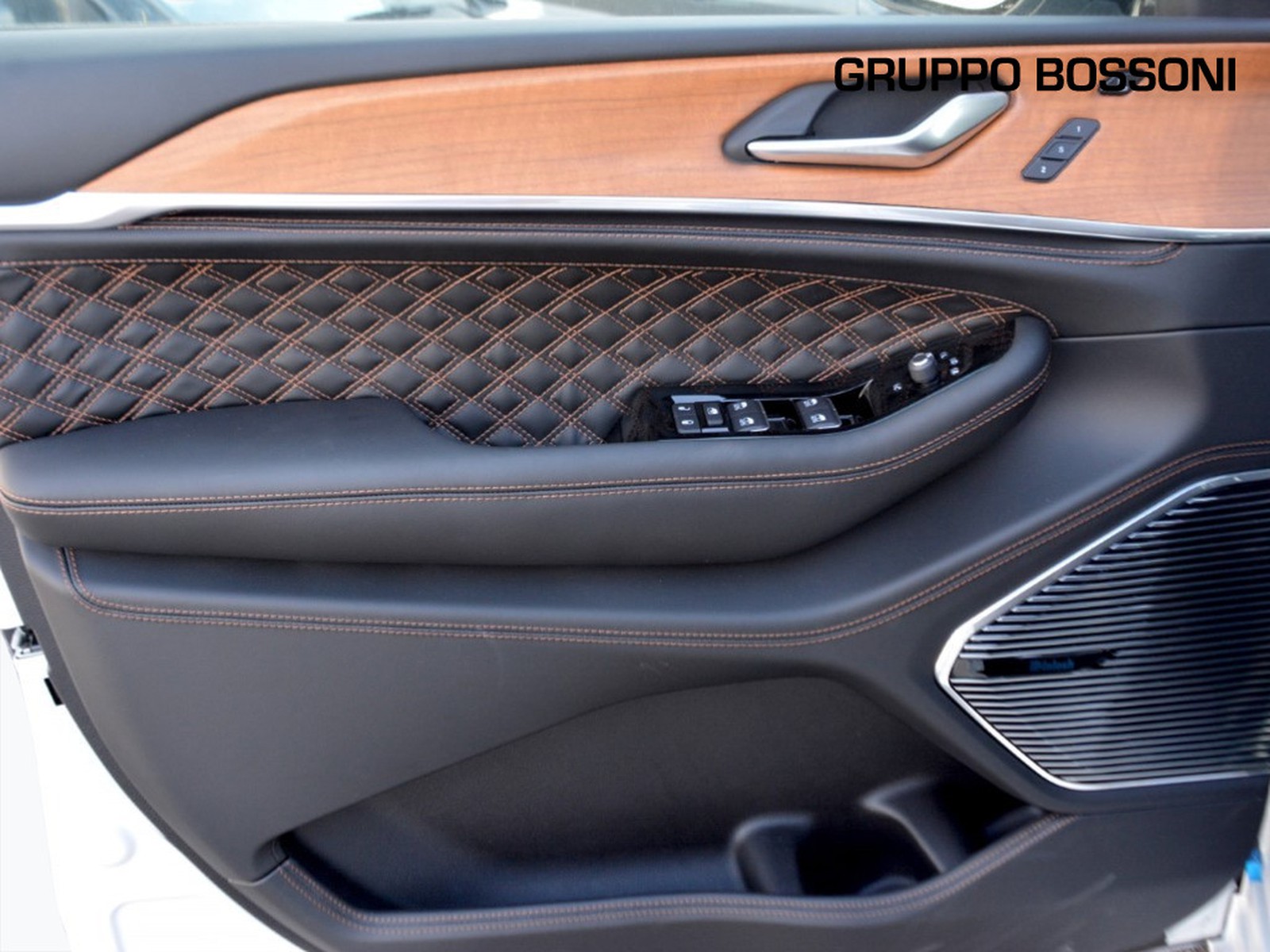 16 - Jeep Grand Cherokee 2.0 atx phev summit reserve 4xe auto