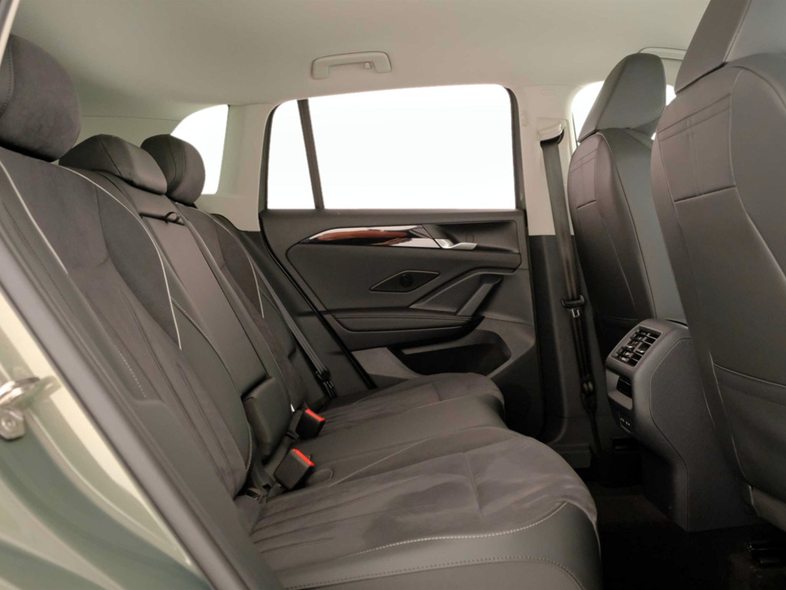 9 - Volkswagen Tiguan 1.5 etsi act 150cv elegance dsg