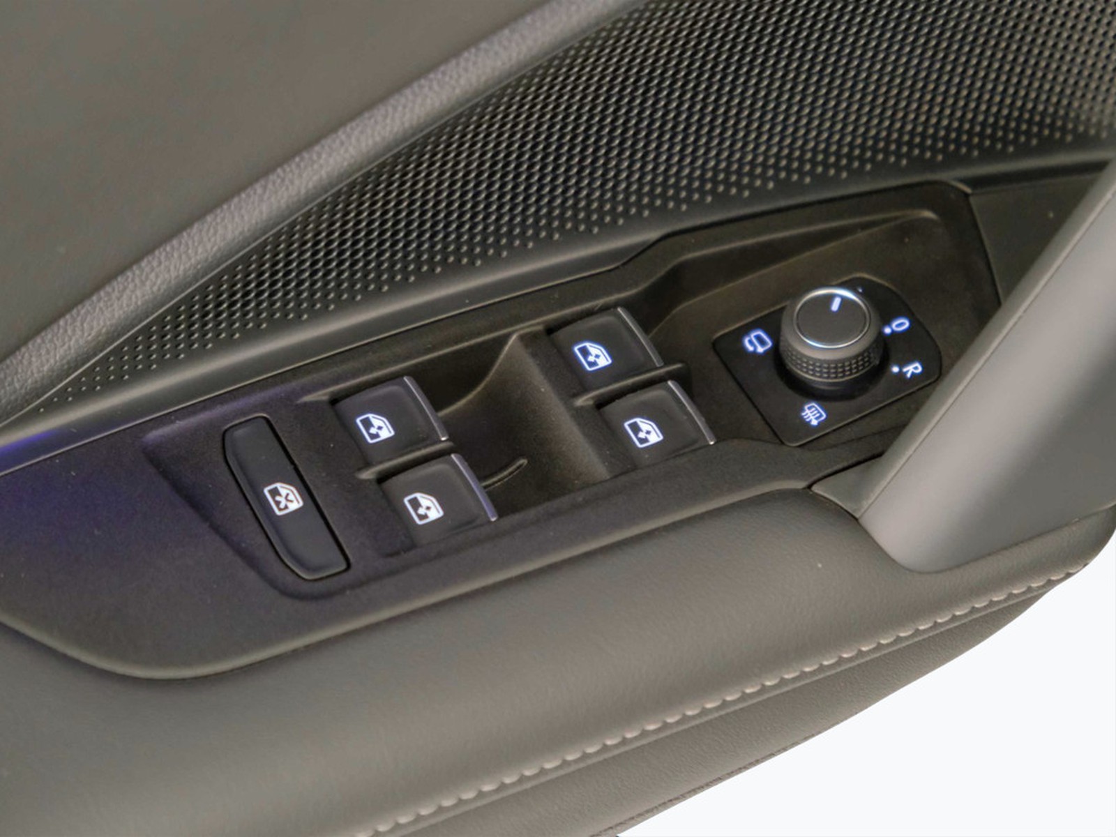 30 - Volkswagen Tiguan 1.5 etsi act 150cv elegance dsg