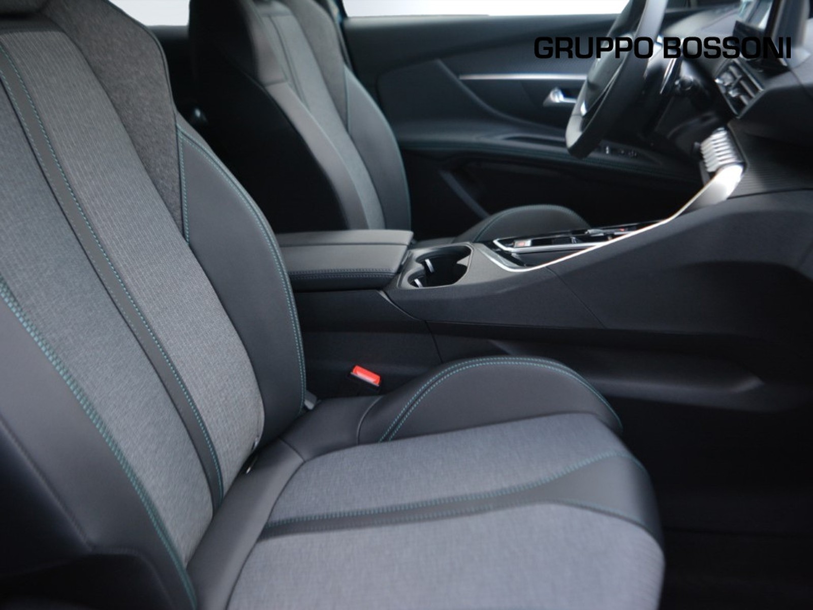 5 - Peugeot 3008 1.6 hybrid phev 180cv allure pack e-eat8