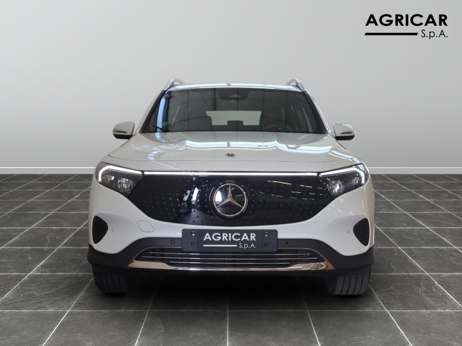 2 - Mercedes EQB 300 progressive advanced 4matic