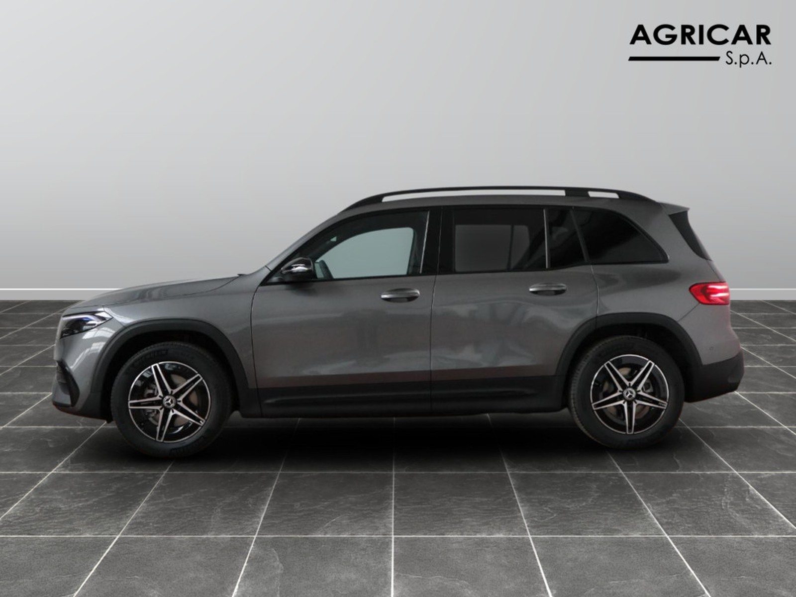 3 - Mercedes EQB 250+ amg line advanced