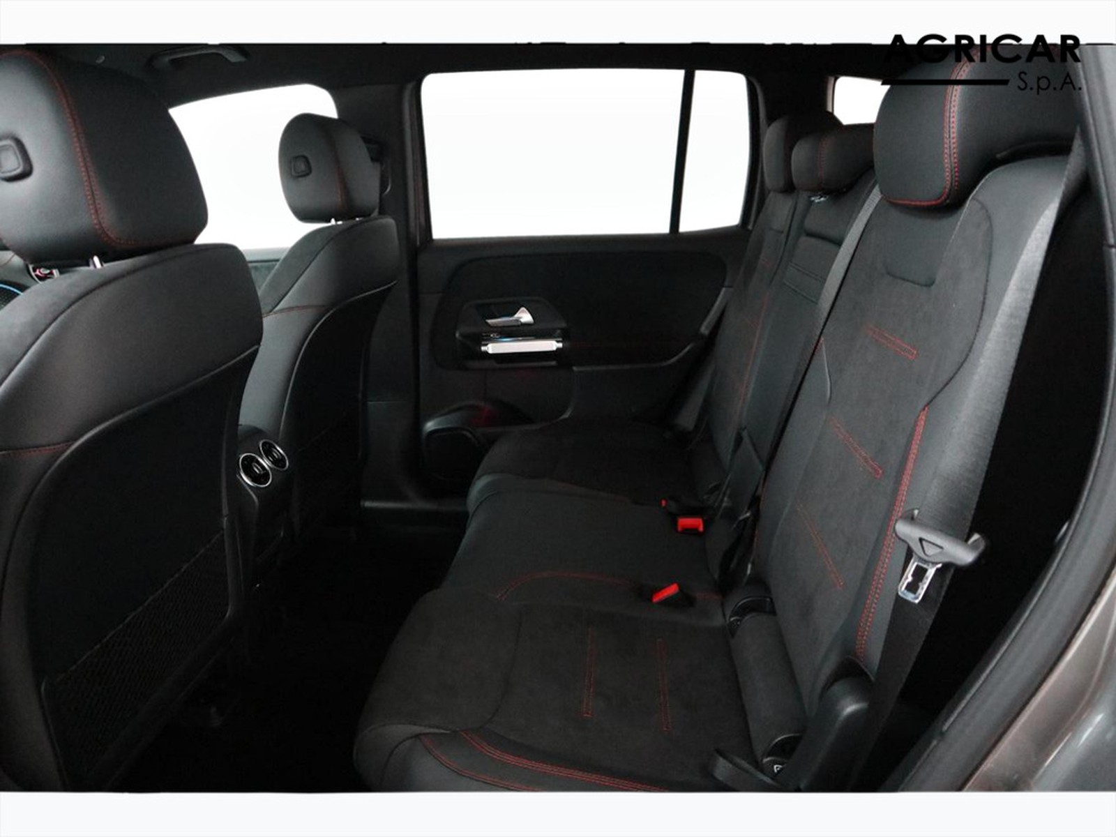 8 - Mercedes EQB 250+ amg line advanced