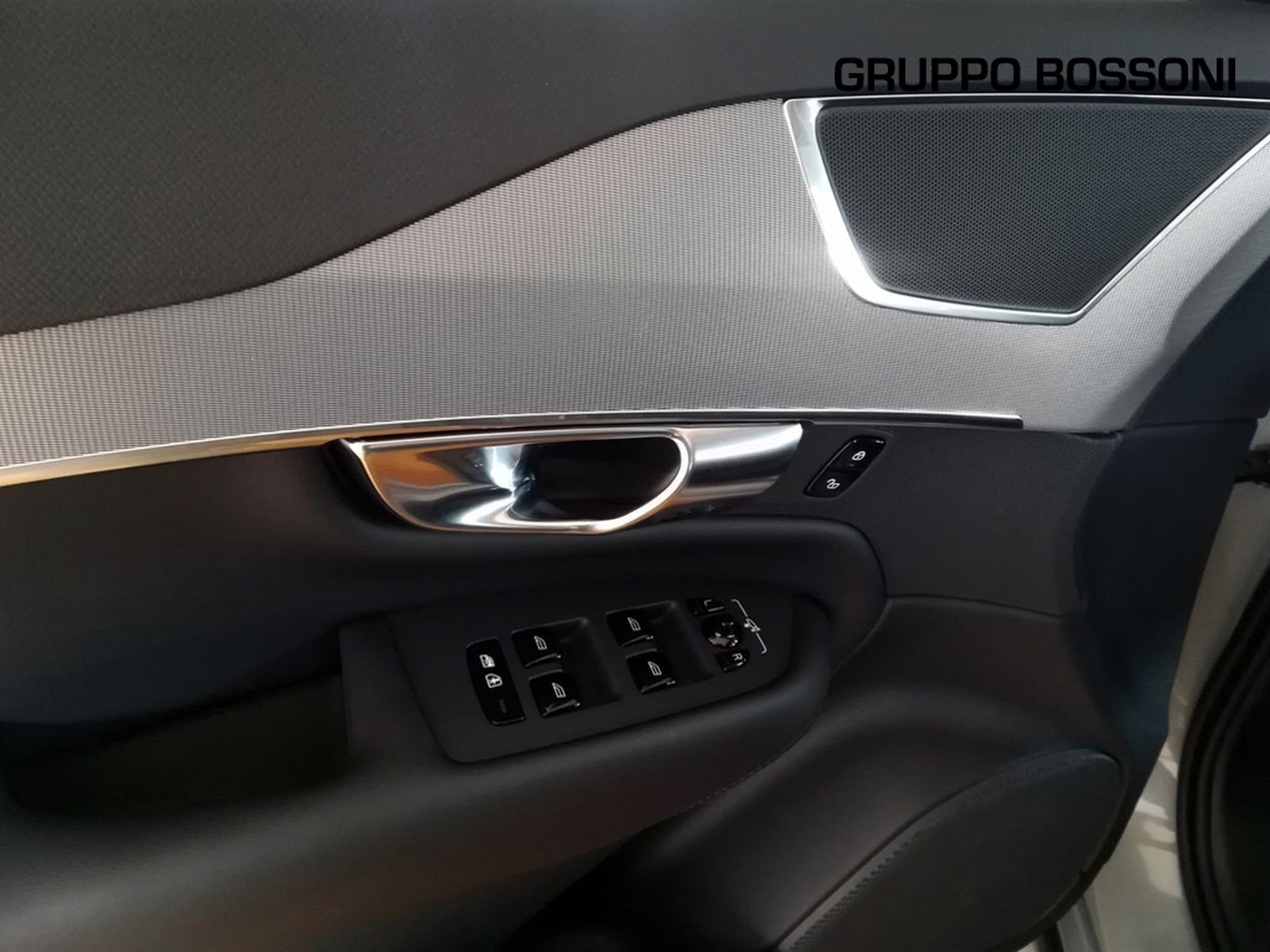 18 - Volvo XC90 2.0 b5 core awd automatico 7p.ti