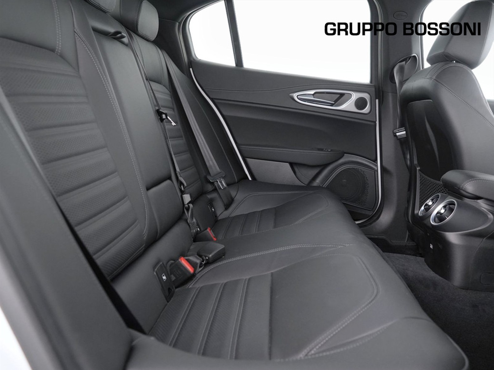 9 - Alfa Romeo Giulia 2.2 turbo 210cv veloce q4 at8