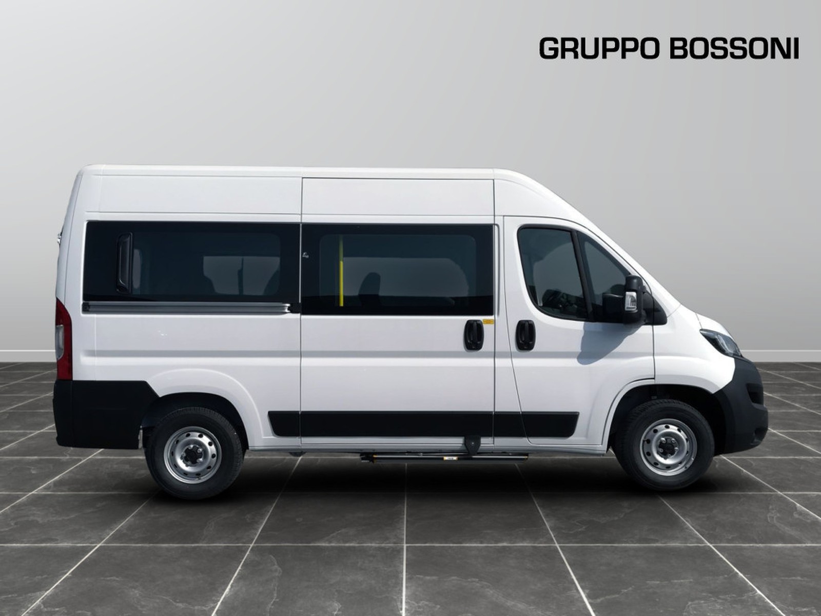 4 - Fiat Professional Ducato 35 vetrato l2h2 2.2 diesel 140cv posti modulabili