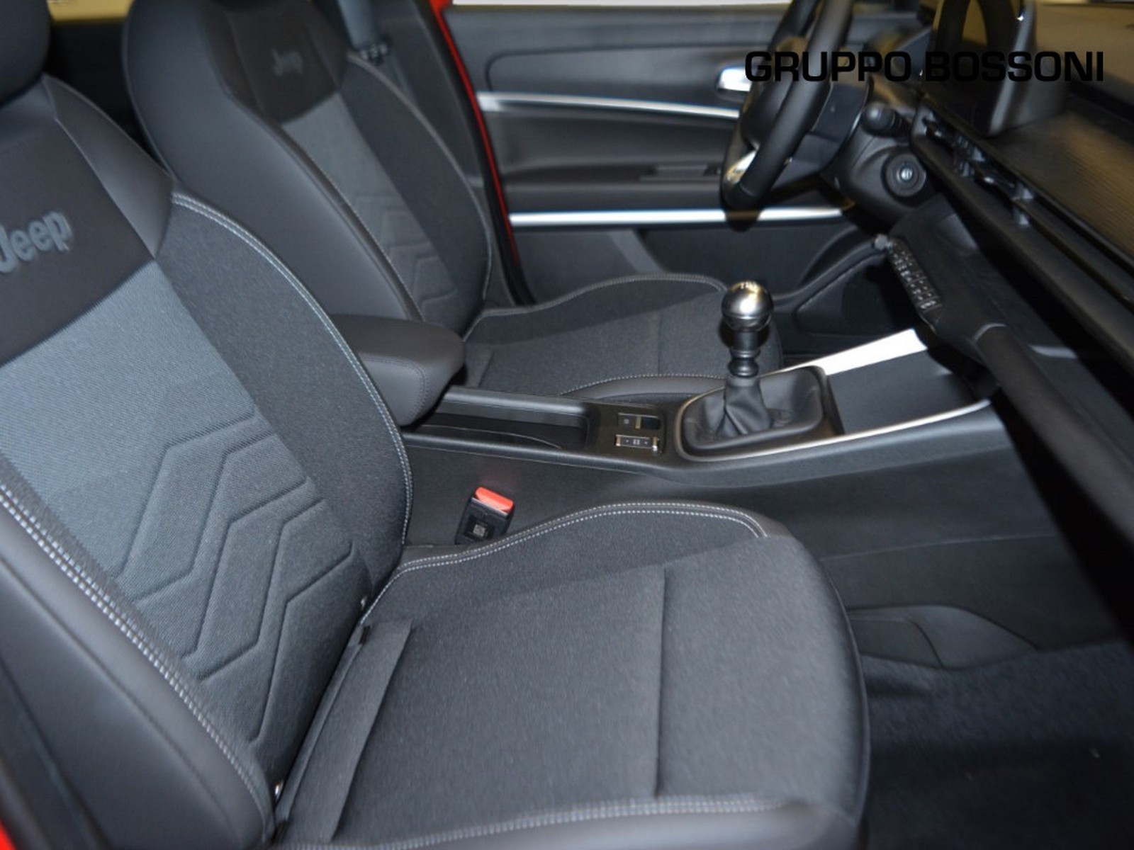 5 - Jeep Avenger 1.2 turbo 100cv altitude fwd