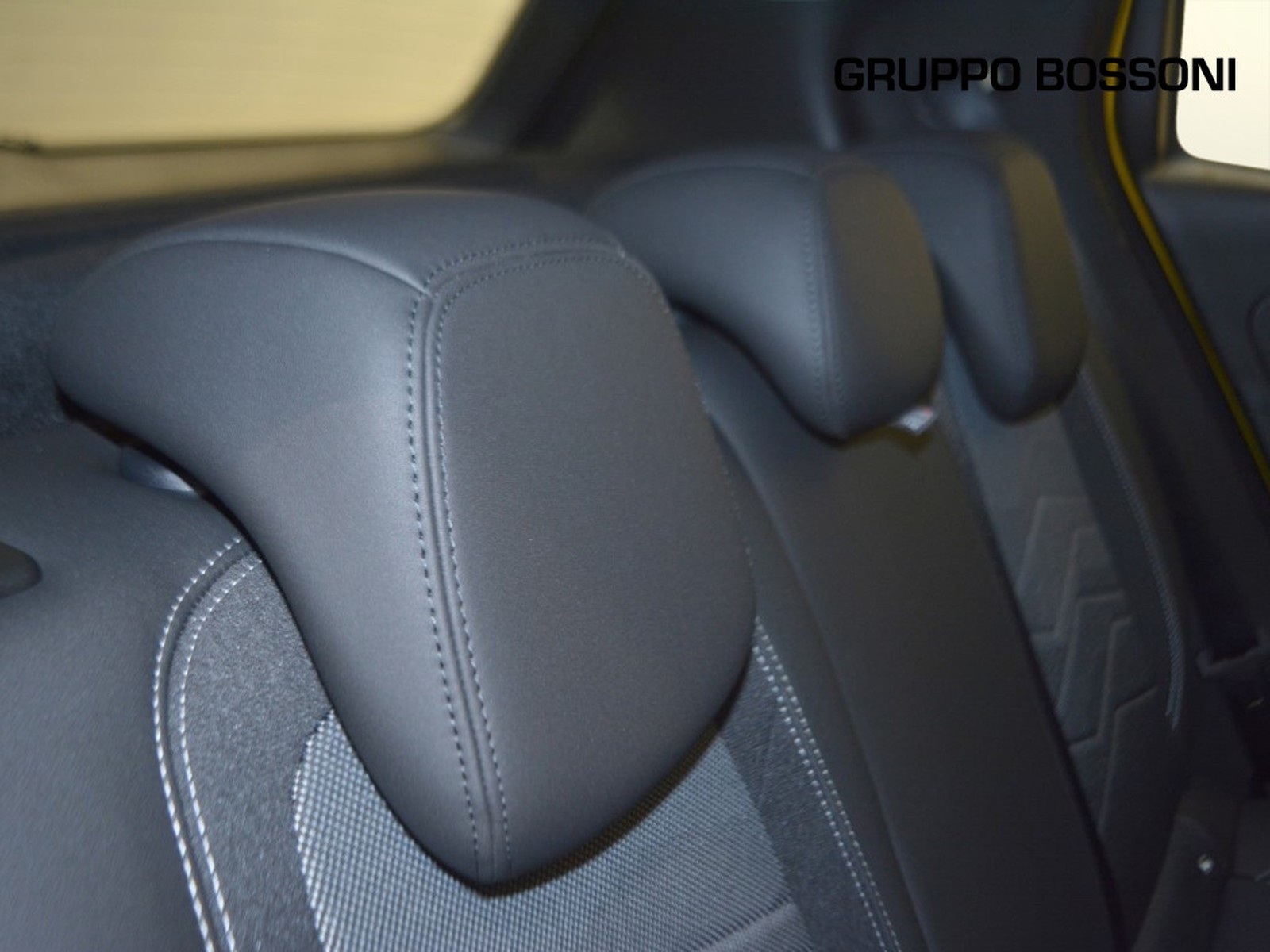 6 - Jeep Avenger 1.2 turbo 100cv altitude fwd