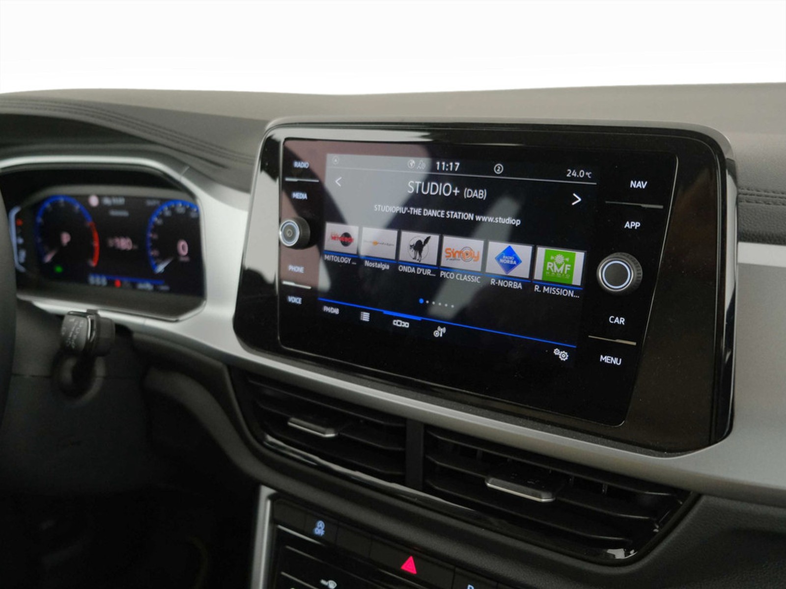 21 - Volkswagen T-Roc 1.5 tsi act edition plus dsg