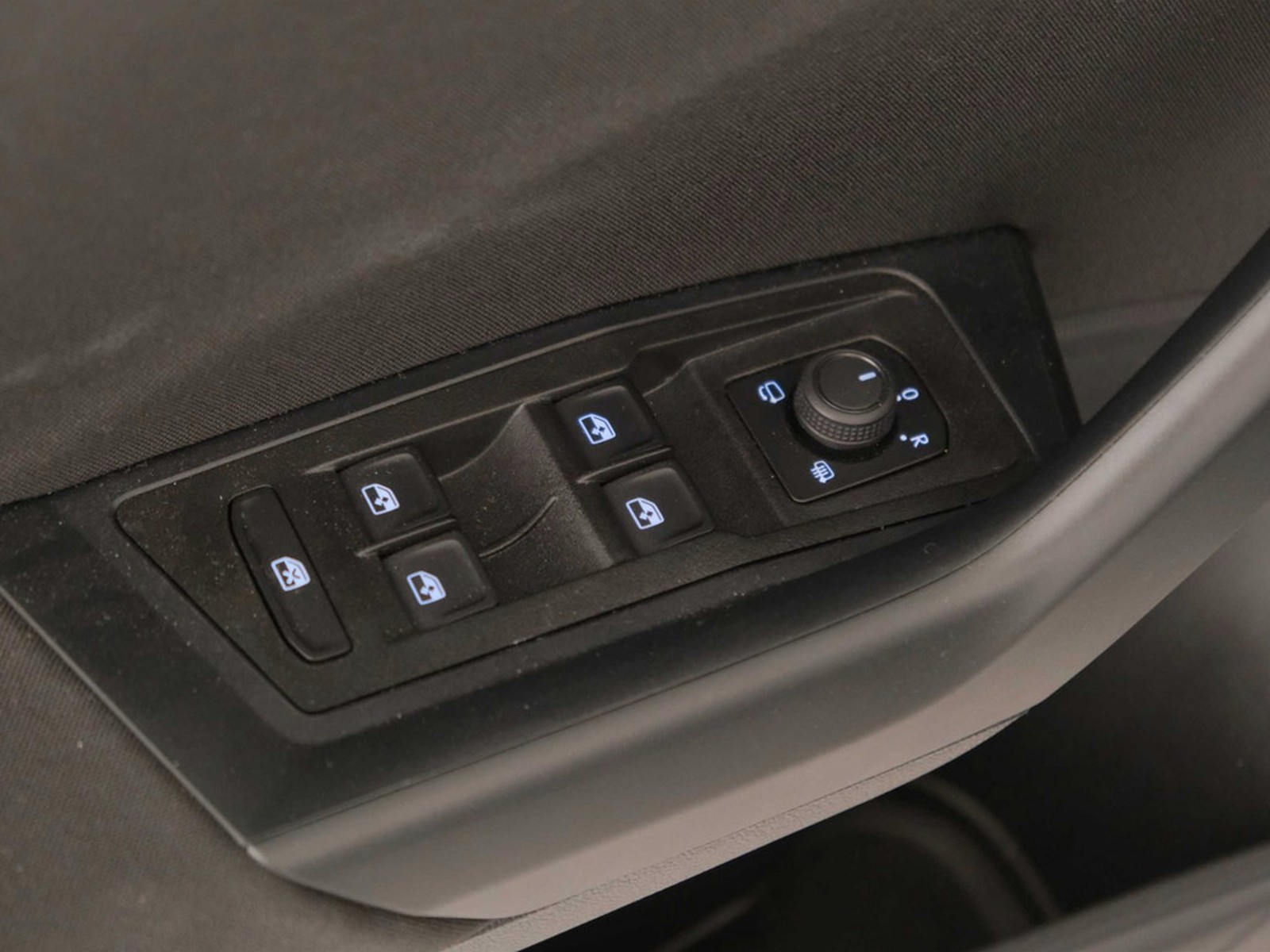 23 - Volkswagen T-Roc 1.5 tsi act edition plus dsg