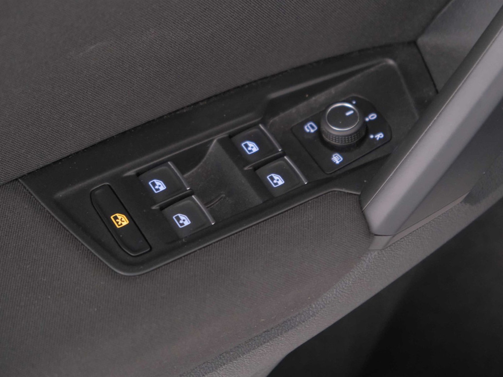 28 - Volkswagen Tiguan 2.0 tdi scr 150cv life dsg