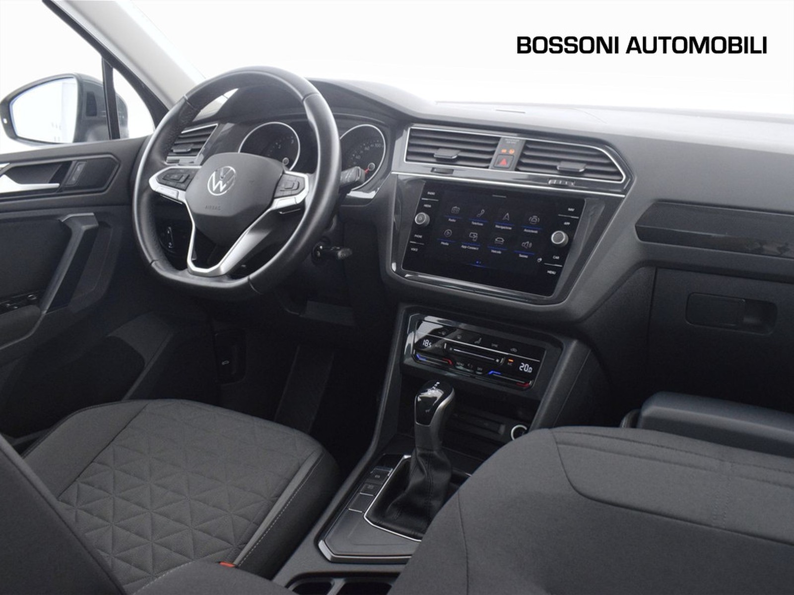 6 - Volkswagen Tiguan 2.0 tdi scr 150cv life dsg