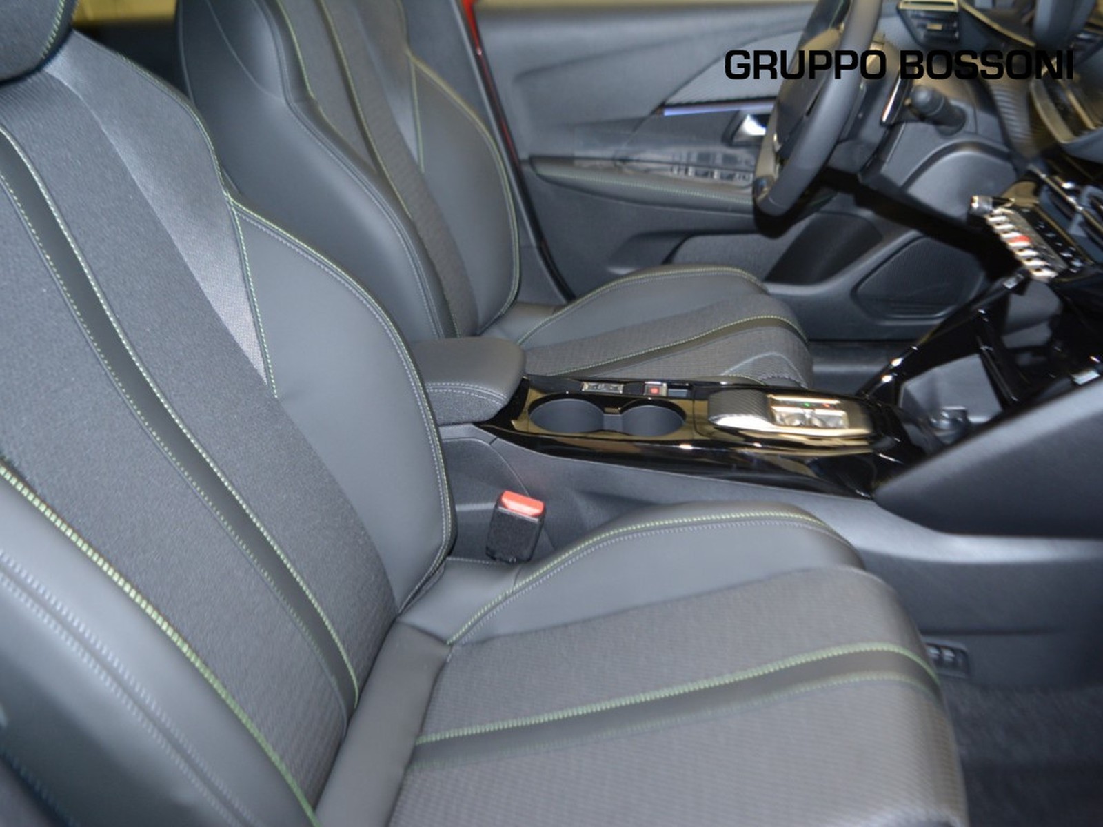 5 - Peugeot 208 1.2 hybrid 48v 110cv gt e-dcs6