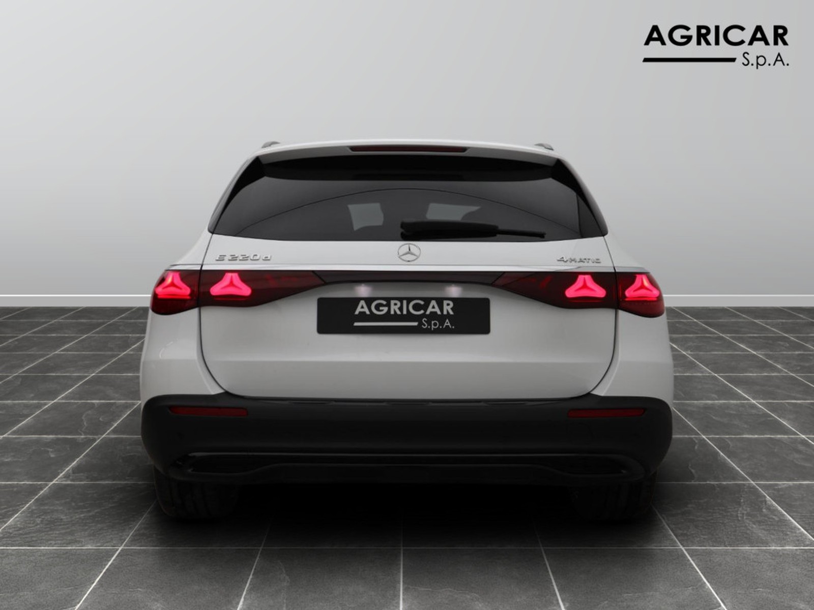 6 - Mercedes Classe E station wagon all-terrain 220 d premium 4matic 9g-tronic