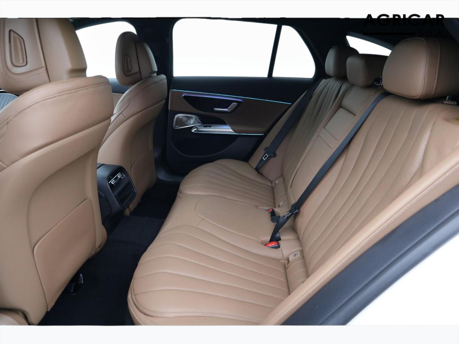 8 - Mercedes Classe E station wagon all-terrain 220 d premium 4matic 9g-tronic