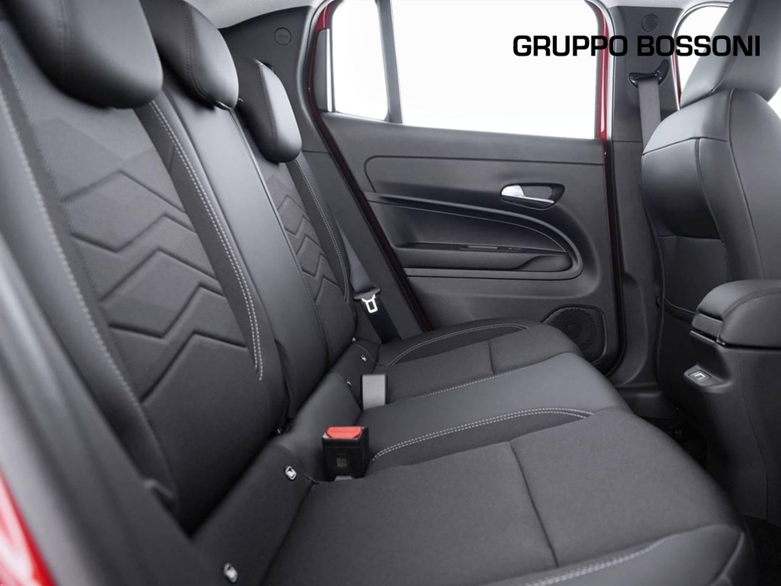 9 - Jeep Avenger 1.2 turbo 100cv altitude fwd