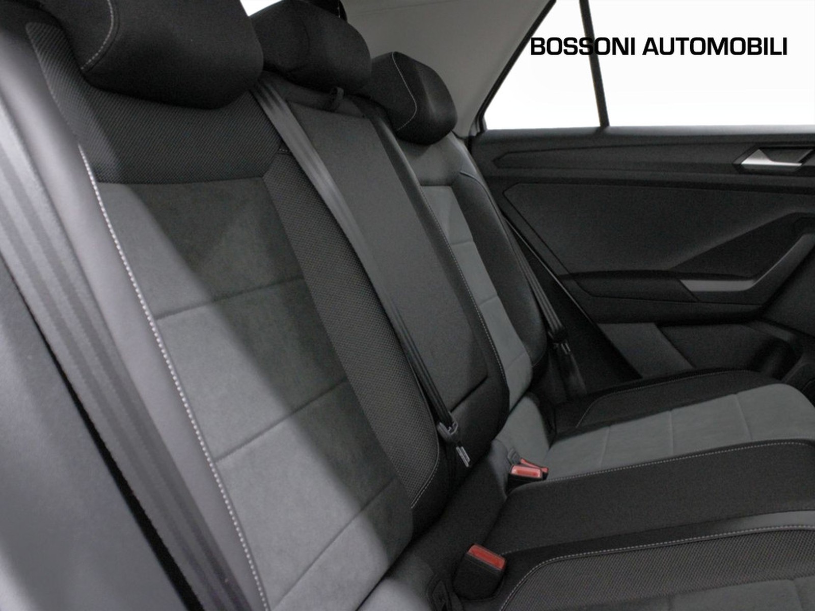 9 - Volkswagen T-Roc 1.5 tsi act style dsg