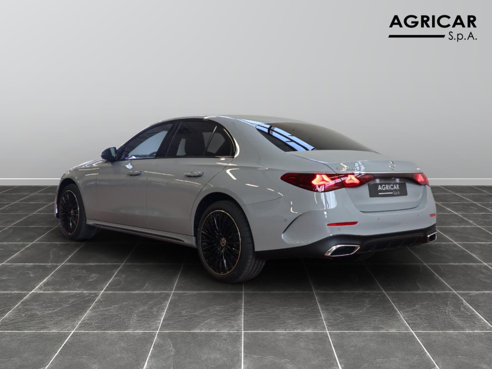 5 - Mercedes Classe E berlina 220 d amg line premium 4matic 9g-tronic