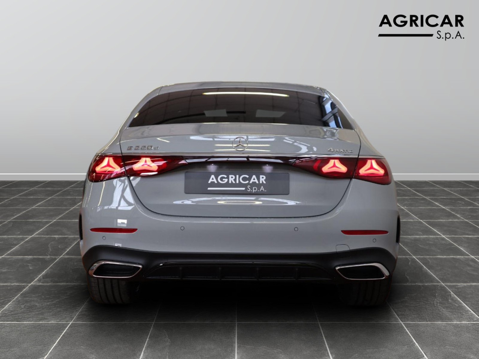 6 - Mercedes Classe E berlina 220 d amg line premium 4matic 9g-tronic