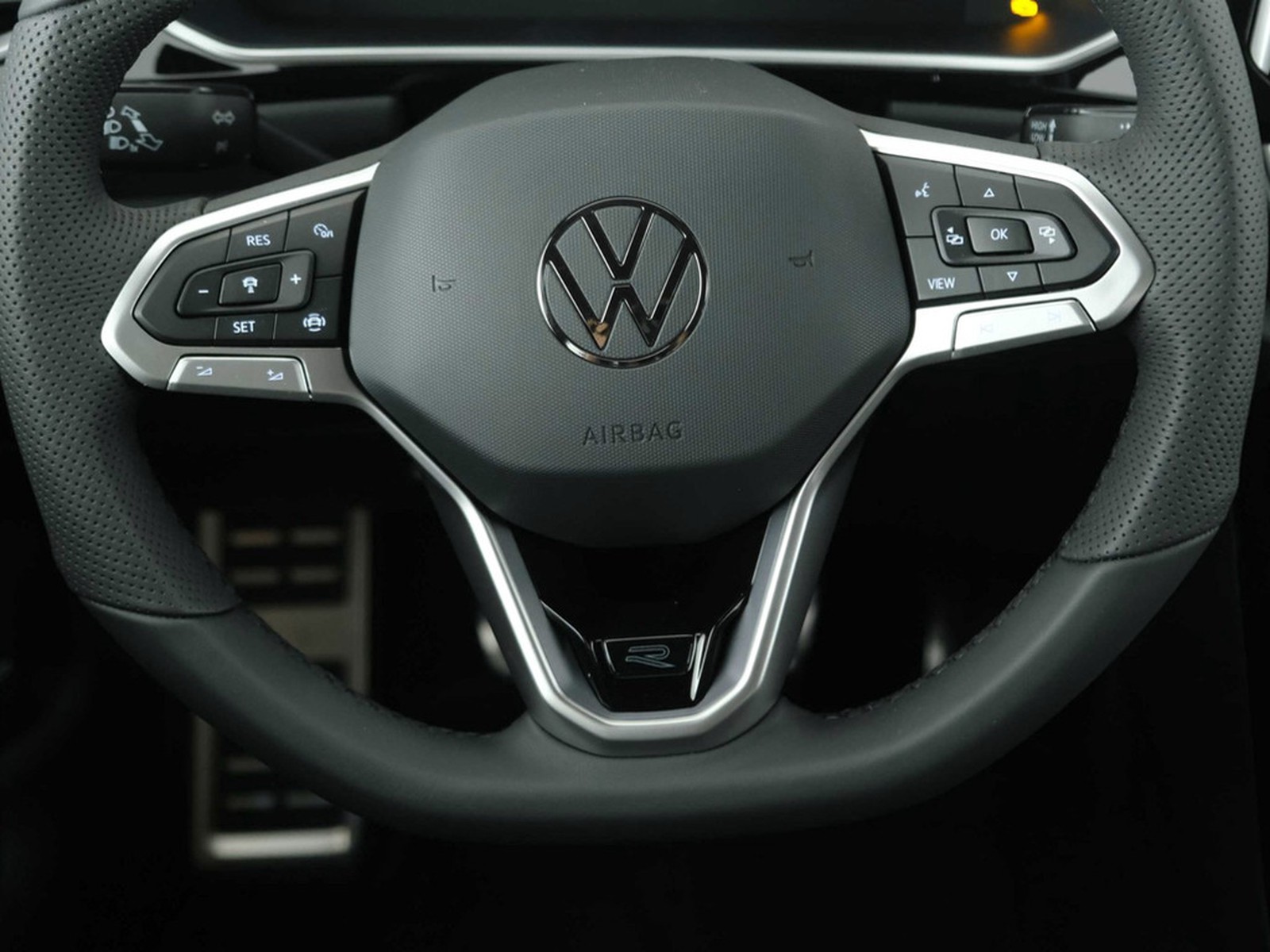 15 - Volkswagen T-Roc 1.0 tsi 115cv r-line plus