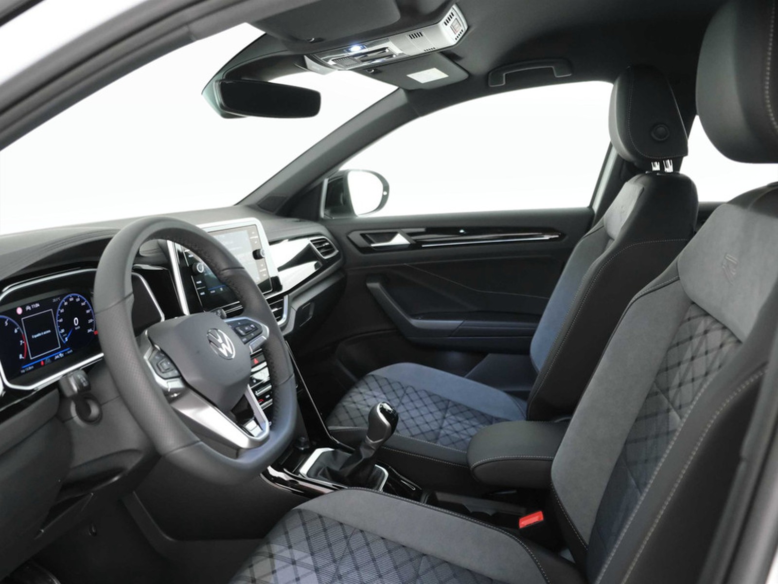 32 - Volkswagen T-Roc 1.0 tsi 115cv r-line plus