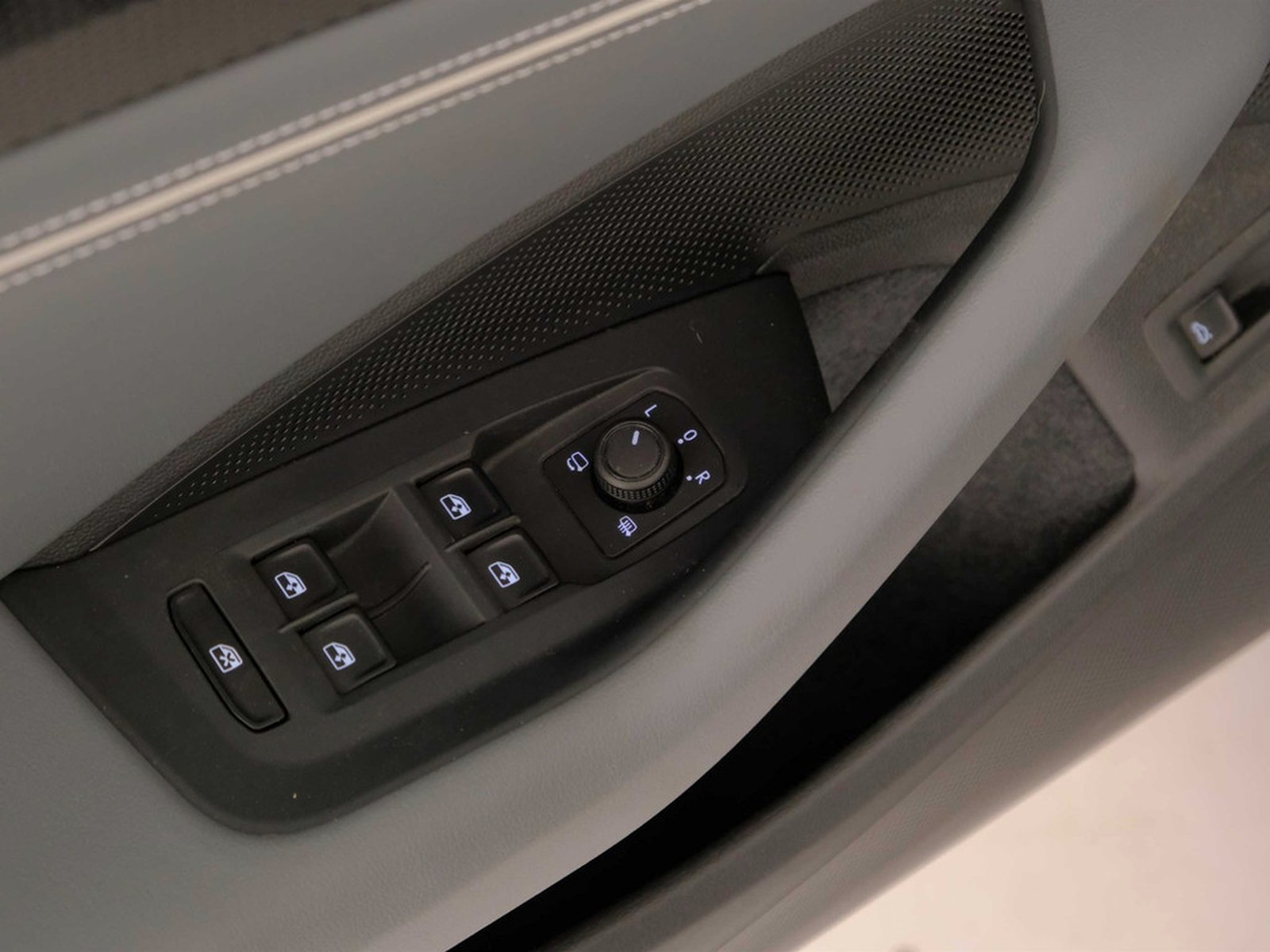 24 - Volkswagen Passat 2.0 tdi scr evo 150cv business dsg