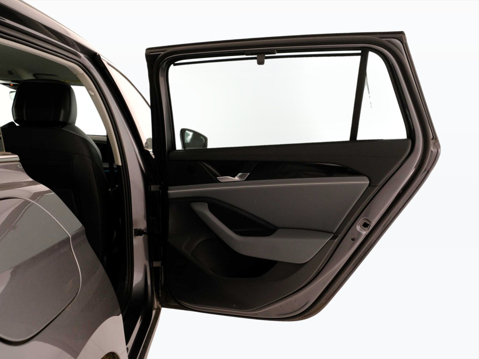 41 - Volkswagen Passat 2.0 tdi scr evo 150cv business dsg