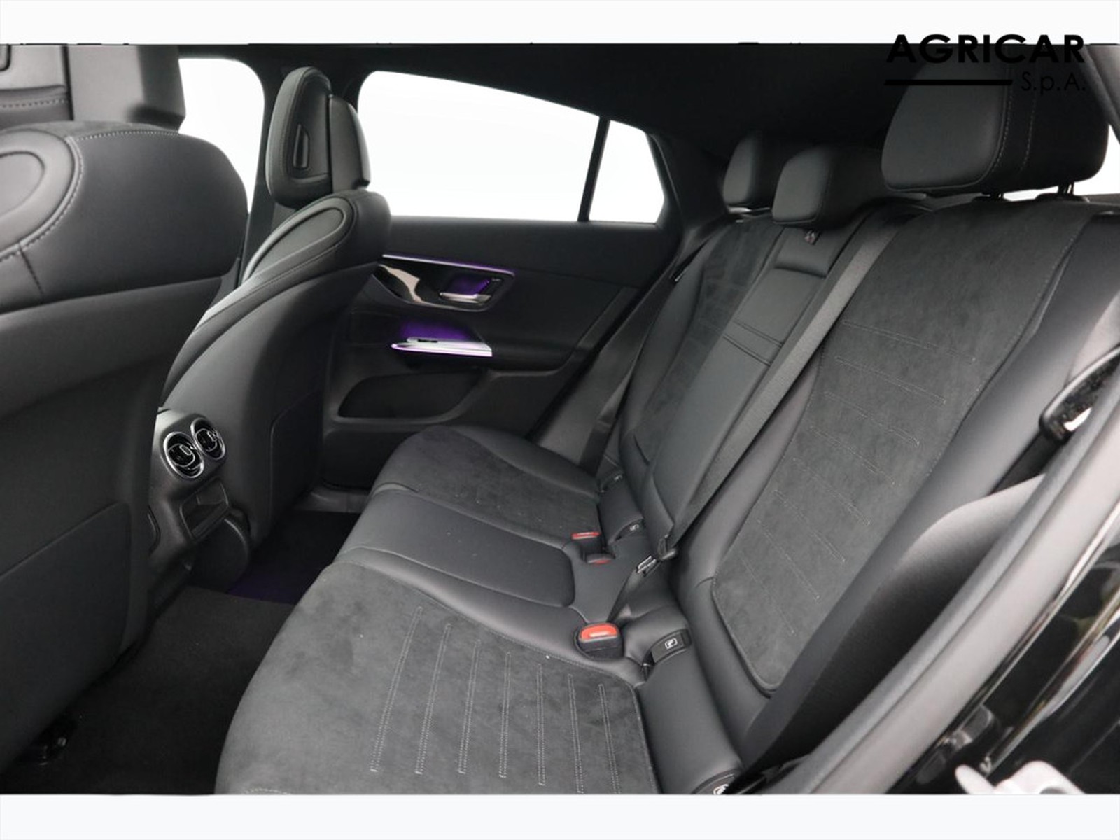 8 - Mercedes GLC coupe 300 de plug in hybrid amg line premium 4matic 9g-tronic