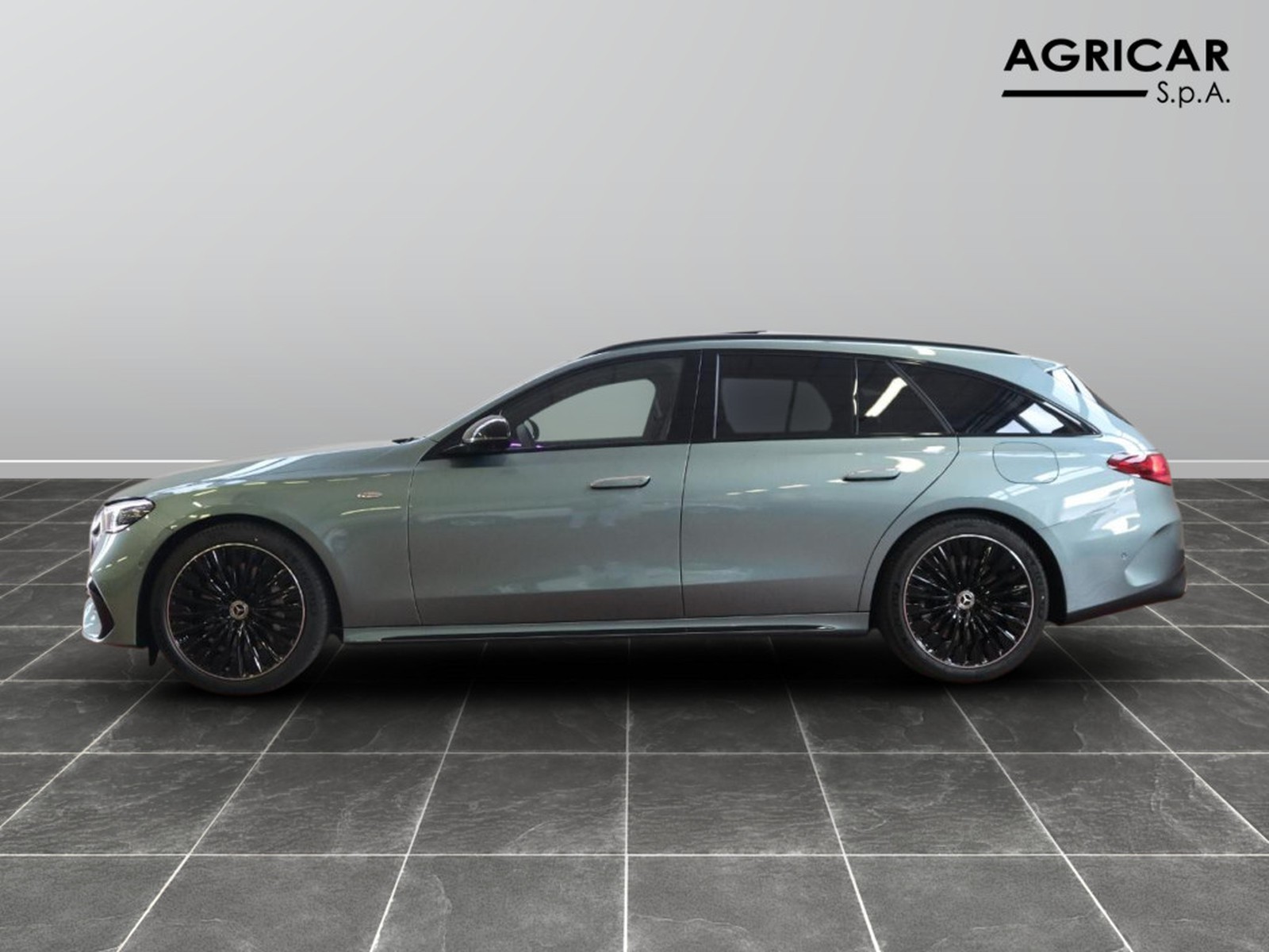 3 - Mercedes Classe E station wagon 300 de plug in hybrid amg line premium 4matic 9g-tronic