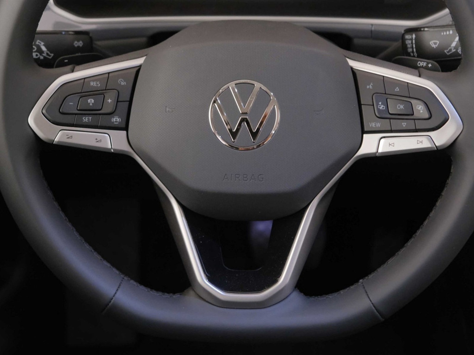 14 - Volkswagen T-Roc 1.5 tsi act style dsg